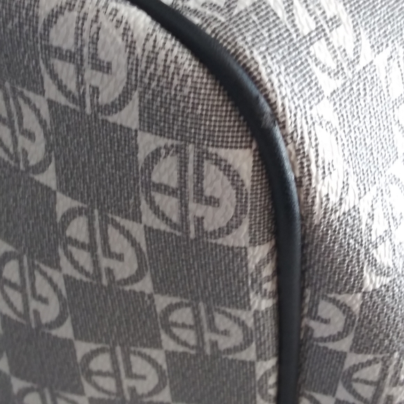 Giani Bernini Gray White Black Trim Handbag - Picture 16 of 16